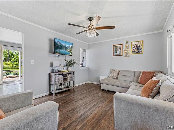 5th image of 154 Nichols Dr