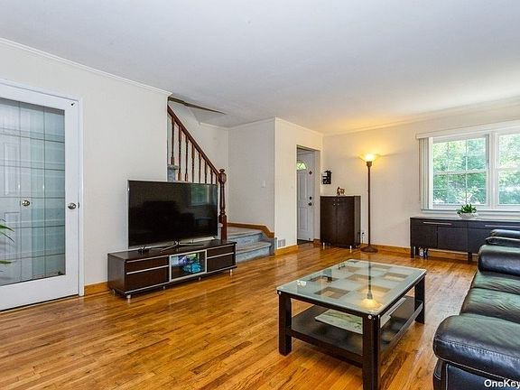 3rd image of 67-27 215th St