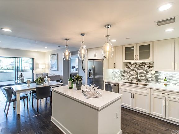 5th image of 5015 Balboa Blvd Unit 315