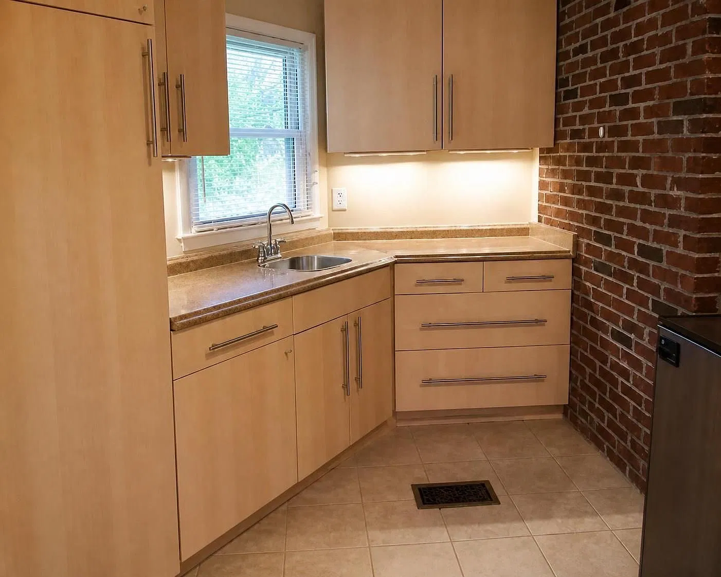 621 Blackstone Ter NW — Photo 2