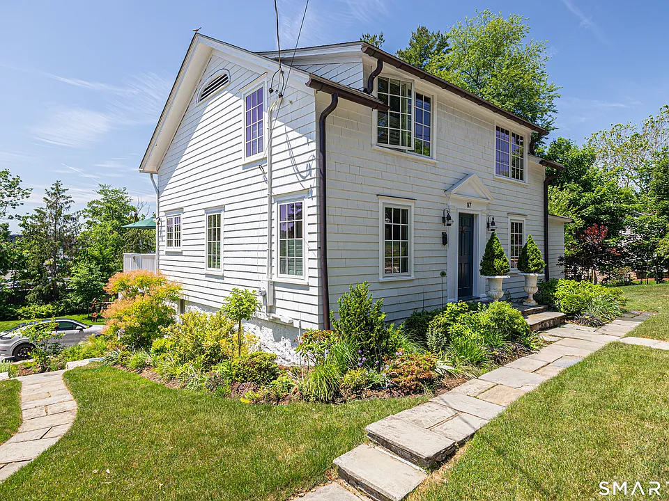 87 Myrtle Ave