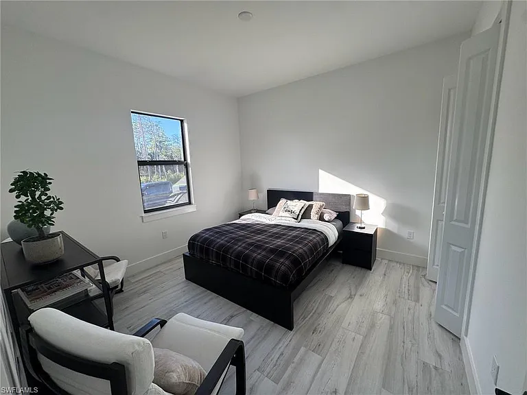 308 Golden Gate Blvd E — Photo 22