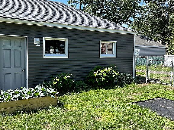 5th image of 2680 Knox St
