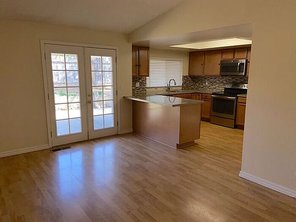 5th image of 3030 Parkland Dr