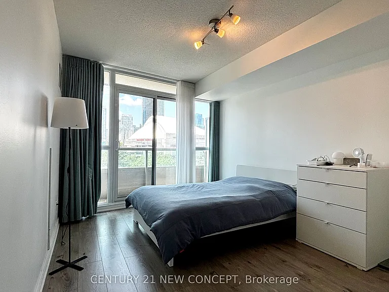 25 Lower Simcoe St #808 — Photo 8