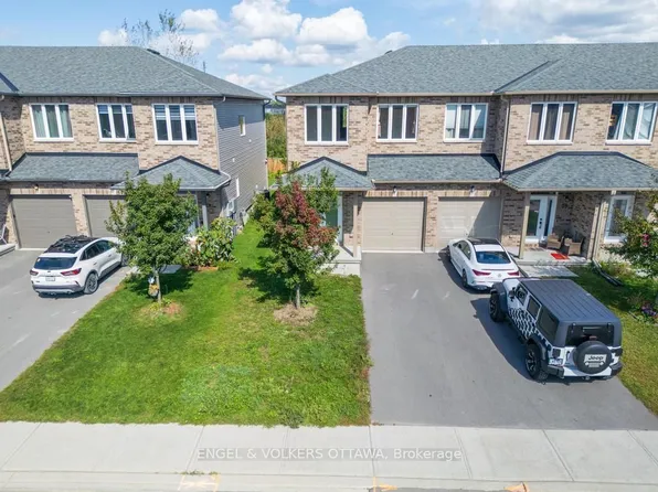 33 McPhail Rd, Carleton Place, ON K7C 0P6