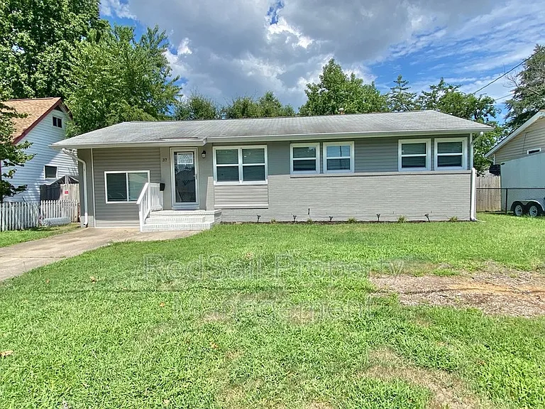 37 Pennwood Dr — Photo 1