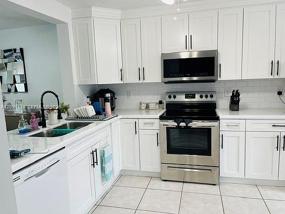 3rd image of 8818 SW 113th Place Cir E