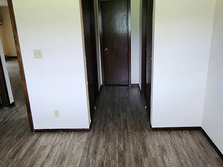 4929 Hampshire Close #4 — Photo 10