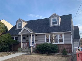 49 Sagamore Rd, Island Park, NY 11558