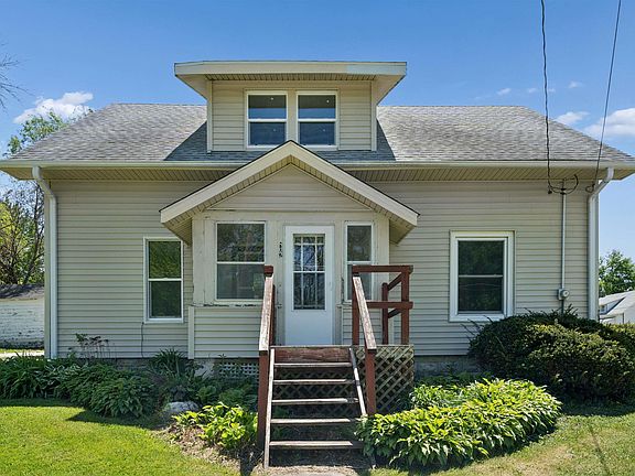 2nd image of 802 Railroad St