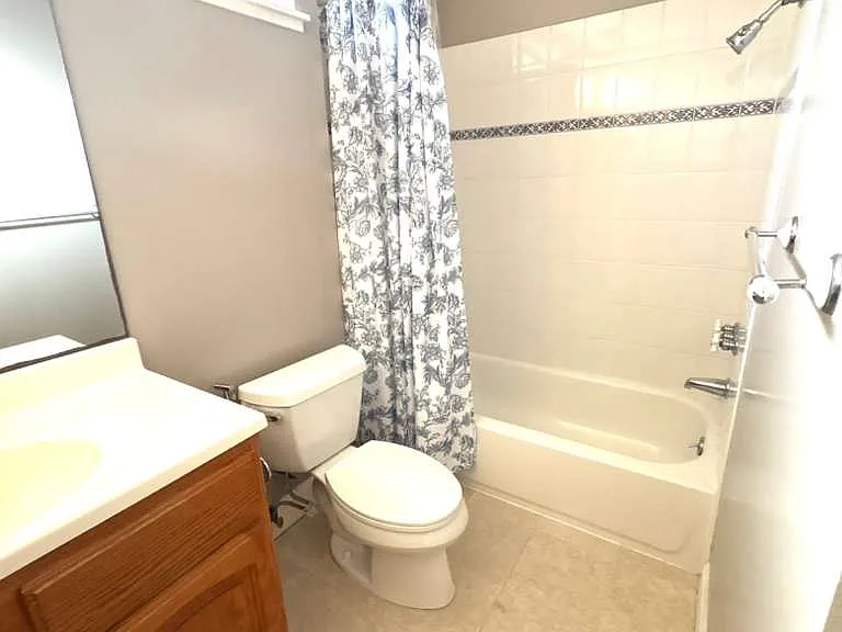 Albatross Dr — Photo 30