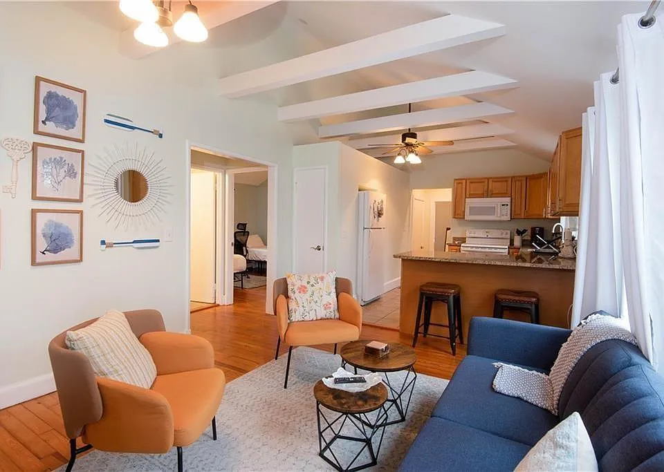 391 Aquidneck Ave
