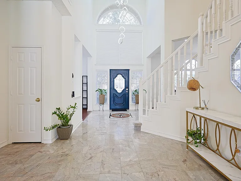 501 Halifax Ln — Photo 13