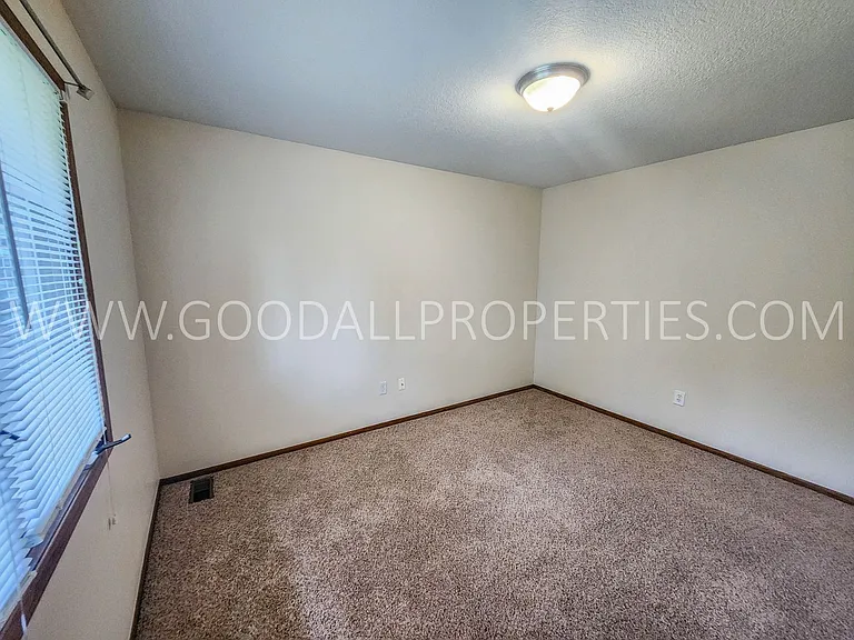 924 Prairie View Dr — Photo 25