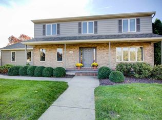 6625 James Rd, Bettendorf, IA 52722