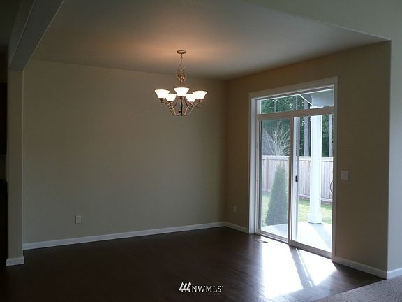4th image of 4205 Abigail Court NE