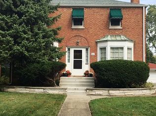 372 Blackhawk Rd, Riverside, IL 60546