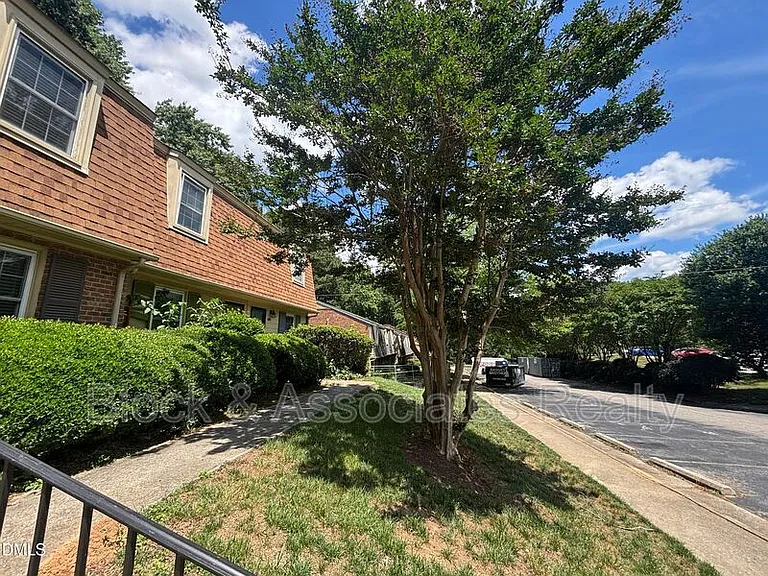 4808 Blue Bird Ct #D — Photo 60