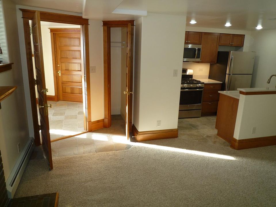 Main Entrance & kitchen