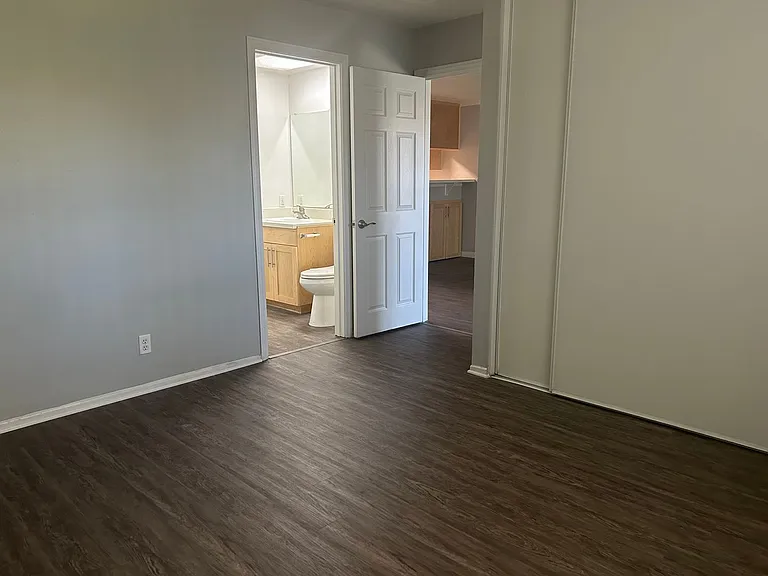 Villa Del Sol Apartments — Photo 94