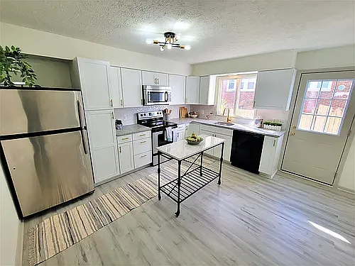 303 Gray Ave — Photo 4