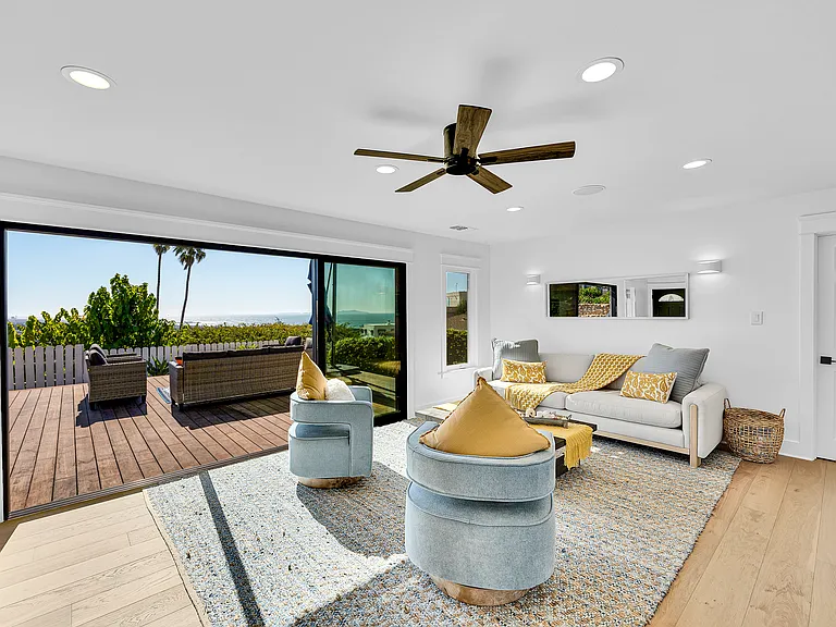 1948 Sunset Dr — Photo 11