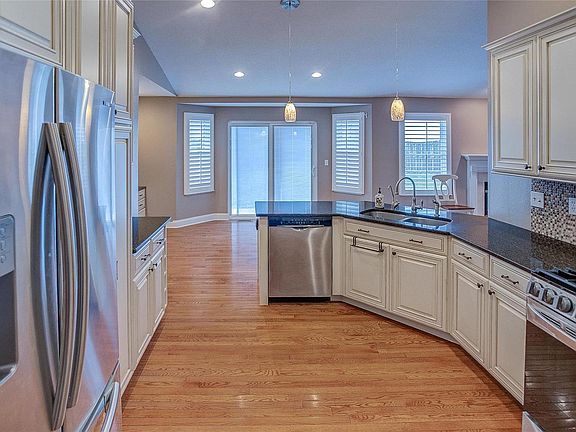 5th image of 12 Eden Park Blvd