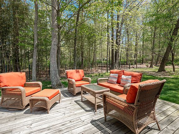 5th image of 25 Woodland Dr