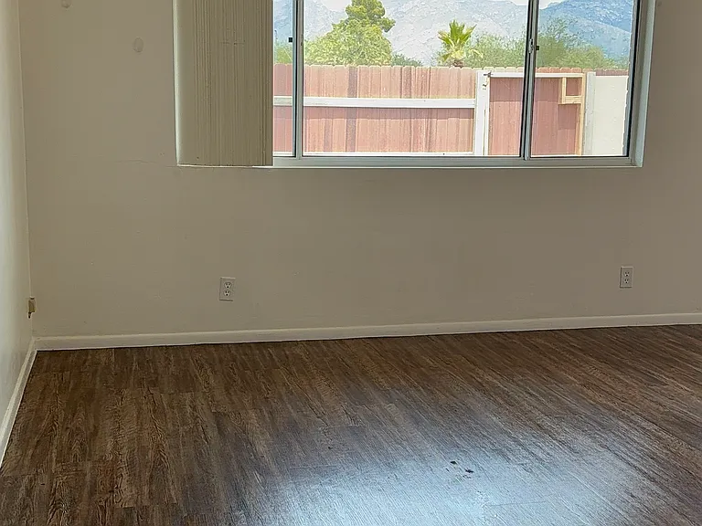 3510 E Blacklidge Dr — Photo 4