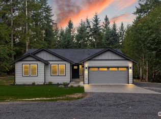 3960 Royal Ln SW, Lakebay, WA 98349