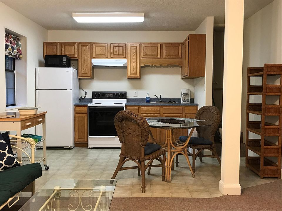 1st image of 8 Hyacinth Ln