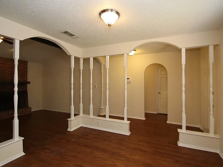 7017 Crosswood Dr — Photo 4