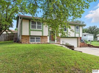 11231 Roxbury Dr, Omaha, NE 68137