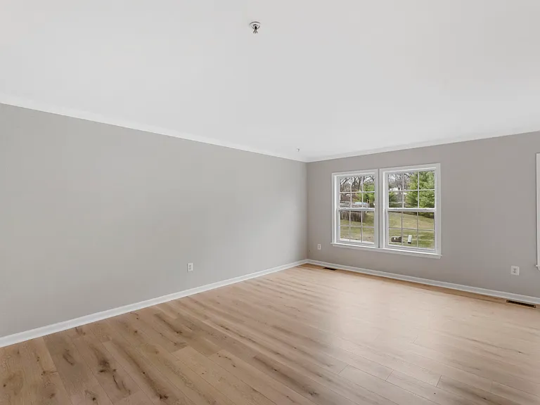 946 Monet Dr — Photo 10