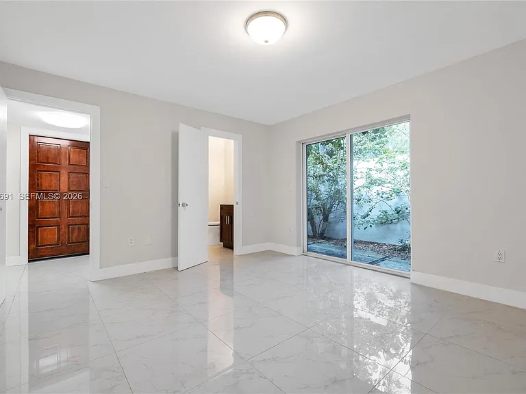 3056 Shipping Ave #2 — Photo 11