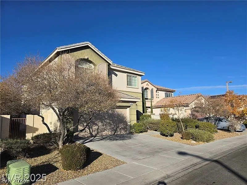 3 bed, 2.5 bath, 1922 sqft, $3,800 — Photo 2