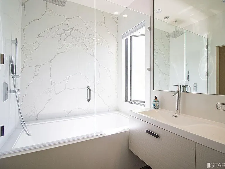 648 Lombard St #1/2 — Photo 3