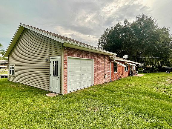 3rd image of 3606 Little Lake Dr