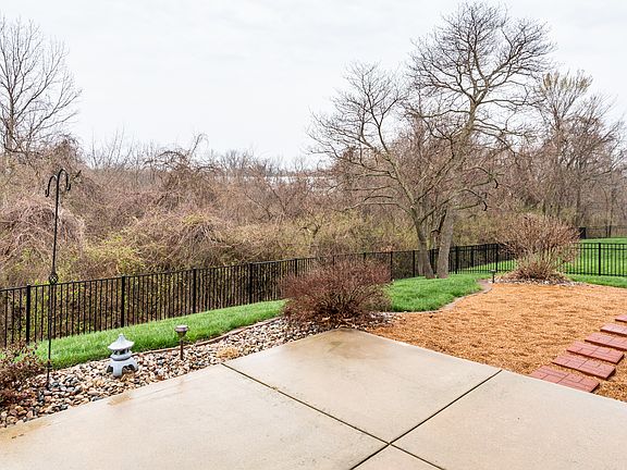 2nd image of 913 Thornridge Ct