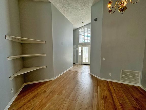3rd image of 13001 Yardsley Ct