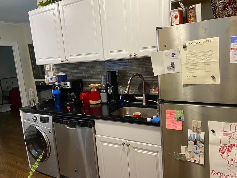 648 1/2 W Roscoe St #2 — Photo 3