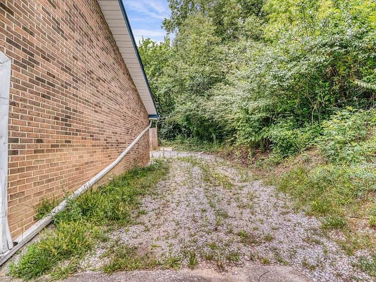 2116 S Roane St — Photo 33