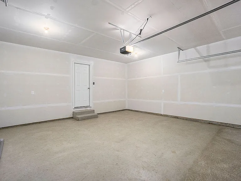 613 Courtyard Pl — Photo 14