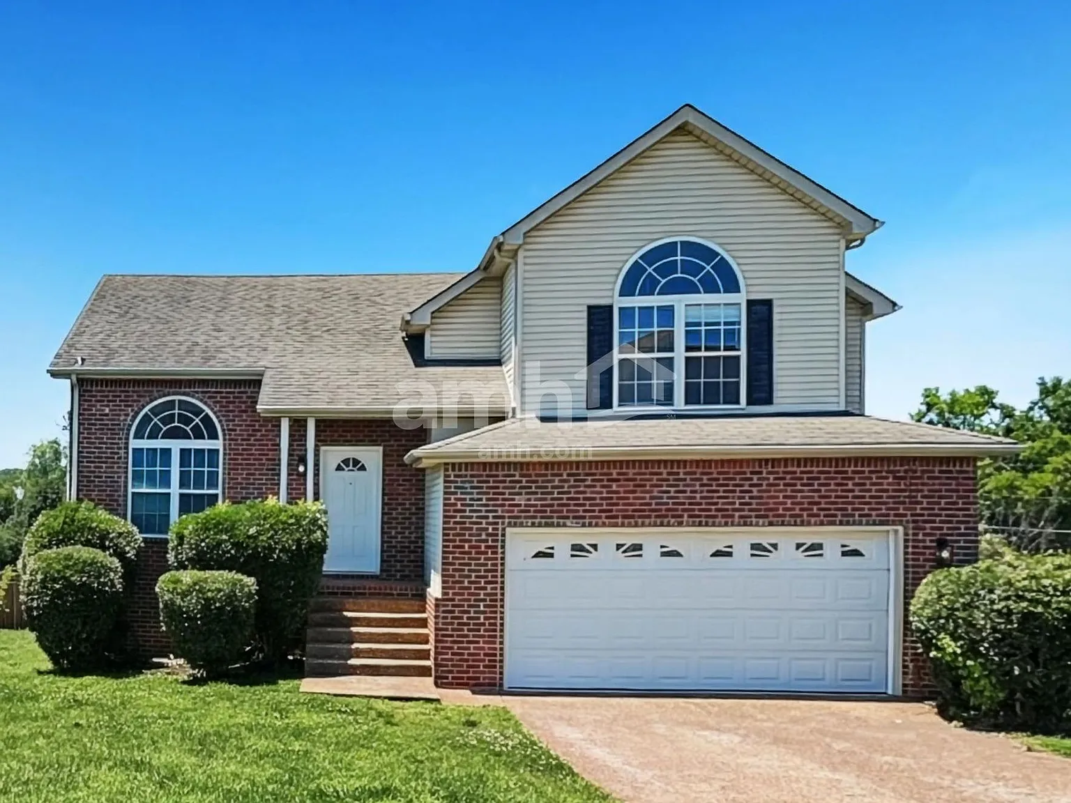 3 bed, 2.5 bath, 1400 sqft, $2,035 — Photo 1