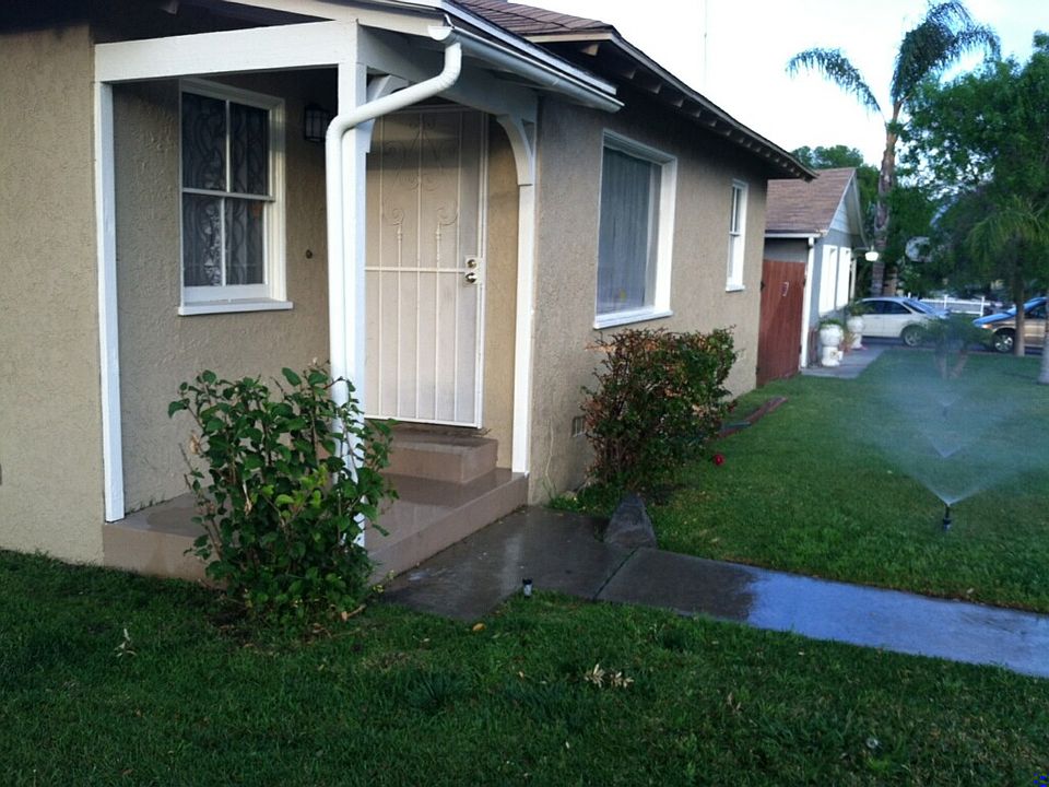 1st image of 1298 Oakwood Dr