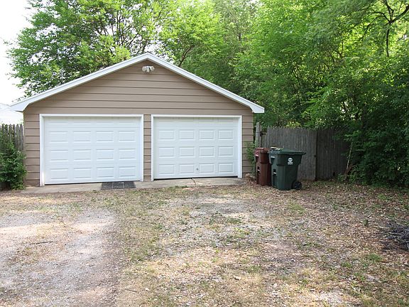 3rd image of 223 Lois Ave
