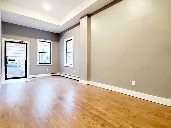 3rd image of 176 Mallory Ave #1F