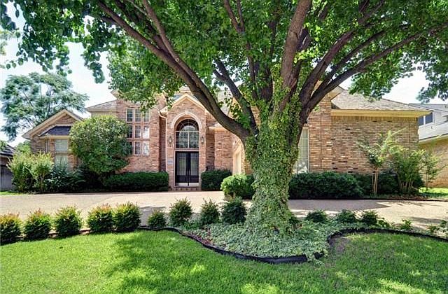 1st image of 2802 Briar Knoll Dr