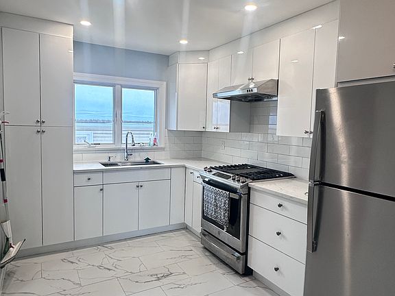 4th image of 2 Holly St Floor 2